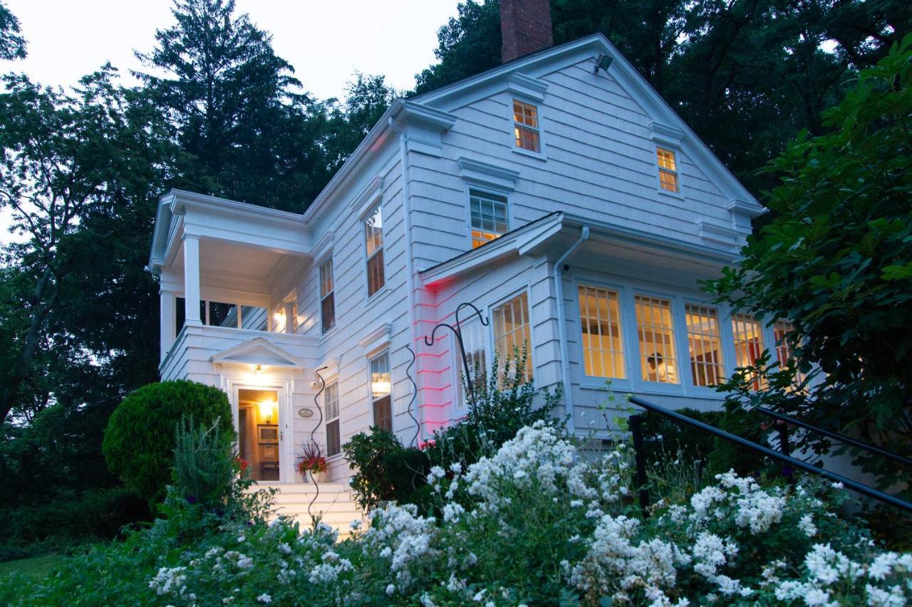 The Harbor Rose Guest house